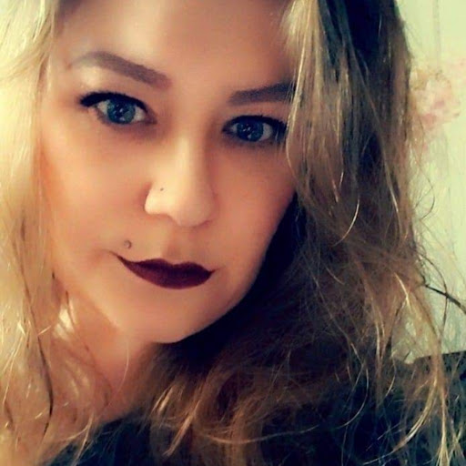 Alison Quinn Photo 36