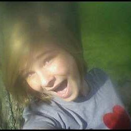 Julie Isbell Photo 26