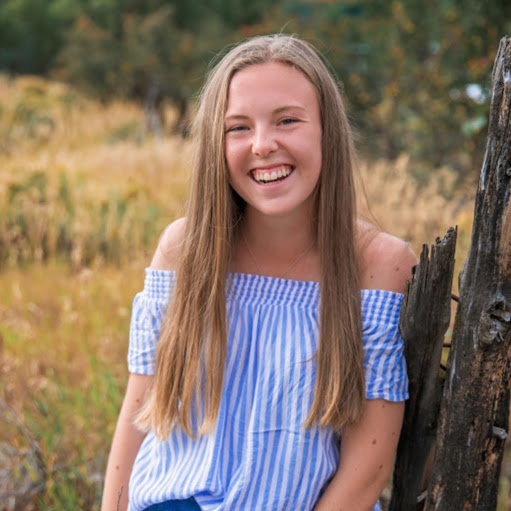 Greta Hansen Photo 32