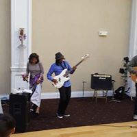 Amy Flores Photo 30
