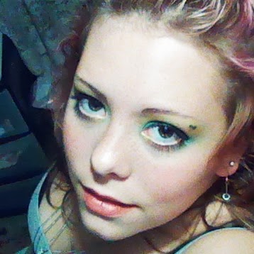 Nicole Hahn Photo 34