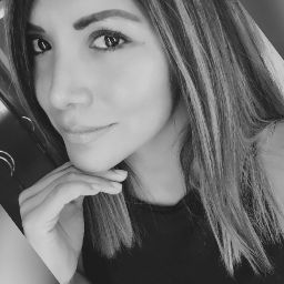 Evelyn Fernandez Photo 21