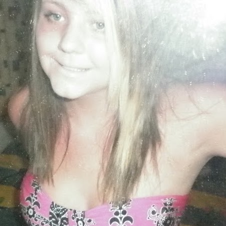 Danielle Knowles Photo 23