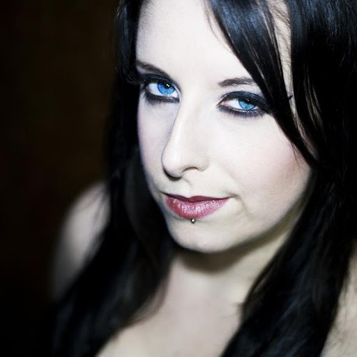 Samantha Brewster Photo 18