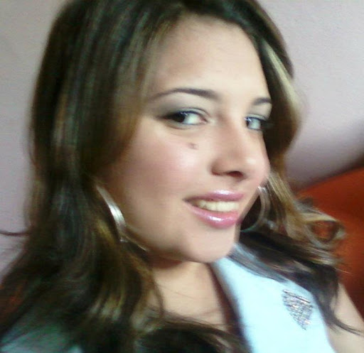 Stephanie Gomes Photo 30