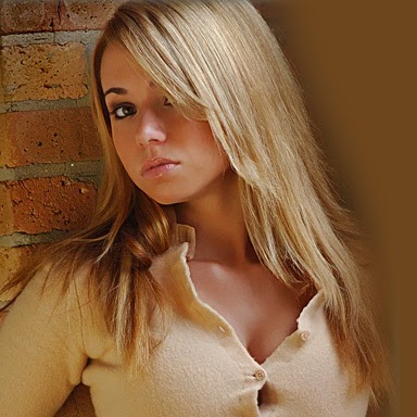 Allyson Smith Photo 17