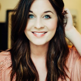 Kelly Bentley Photo 35
