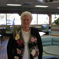 Elizabeth Rich Photo 9
