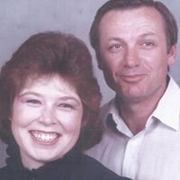 Alma Walker Photo 38