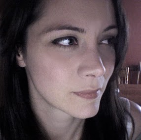 Laura Graves Photo 26