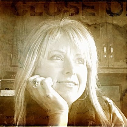 Kirsten Thompson Photo 37