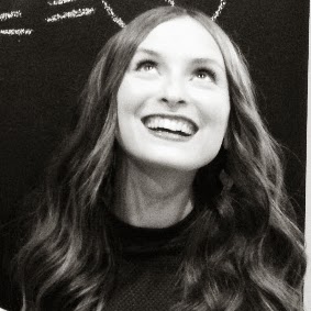 Laura O'Neill Photo 19
