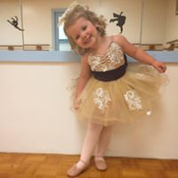 Elizabeth Green Photo 39