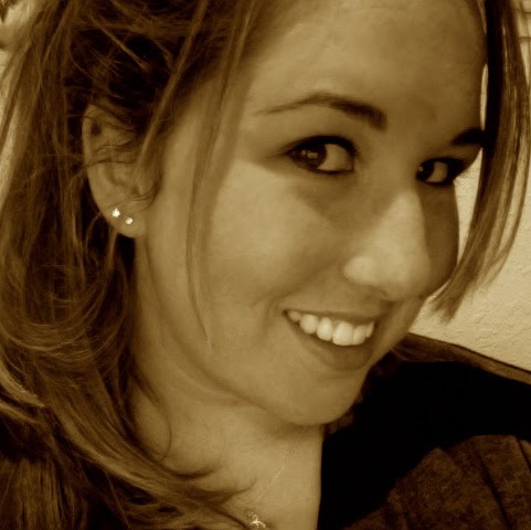 Kelly Lowe Photo 25