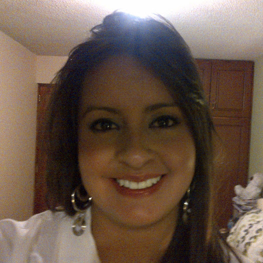 Stephanie Meza Photo 41