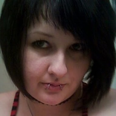 Amanda Hendrix Photo 13