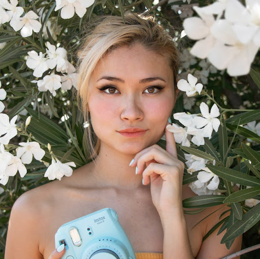 Danielle Cook Photo 41