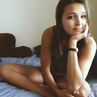 Erika Davies Photo 13