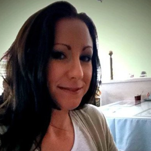 Melanie Lee Photo 27