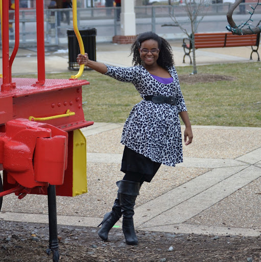 Leah Simmons Photo 37