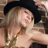 Julie Proulx Photo 17