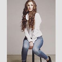 Sarah Petersen Photo 15