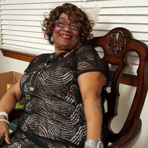 Faye Miller Photo 7