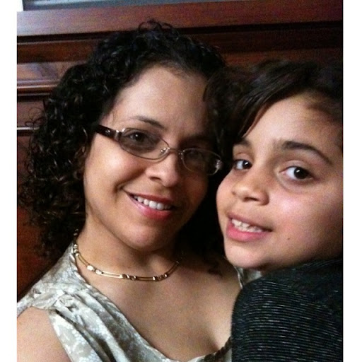 Elizabeth Quinones Photo 31