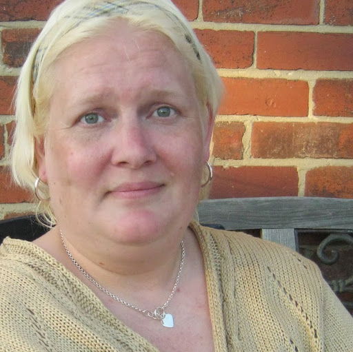 Charlotte Knight Photo 11