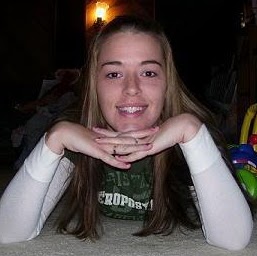 Sarah Moreland Photo 44