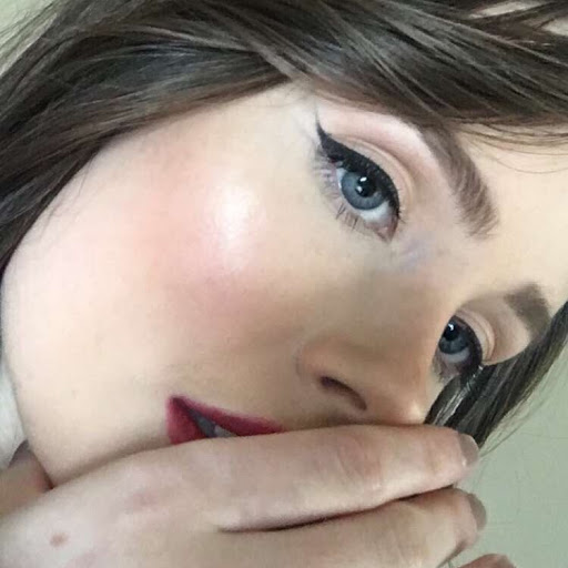 Emily Read Photo 17
