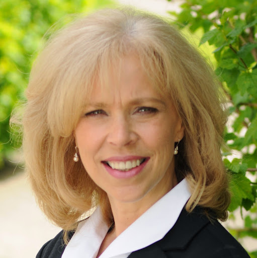 Lynn Hunter Photo 32