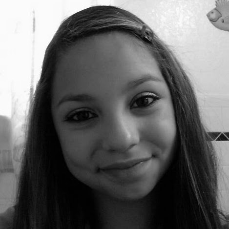 Kristin Gonzalez Photo 28