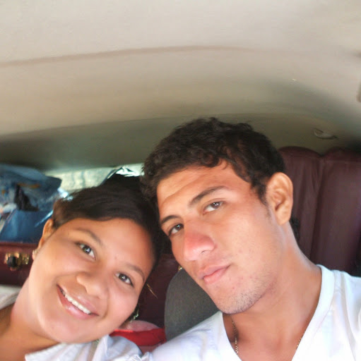 Sarah Pineda Photo 39