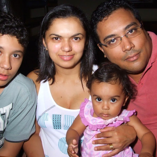 Elizabeth Medeiros Photo 10