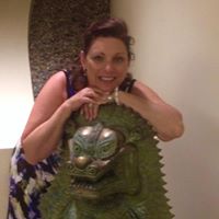 Julie Watts Photo 13