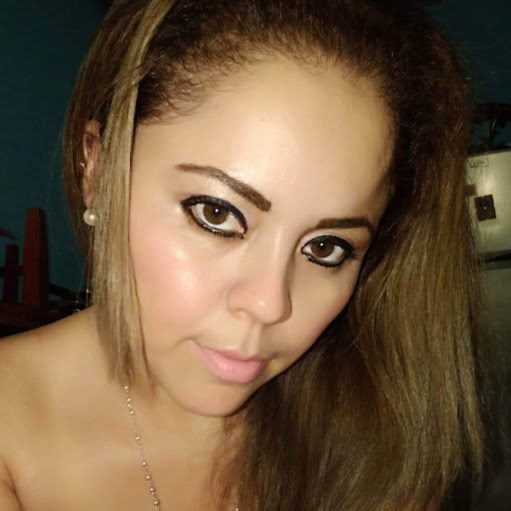 Elizabeth Caro Photo 34