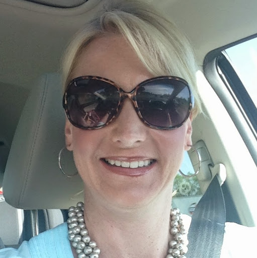 Angela Petersen Photo 32