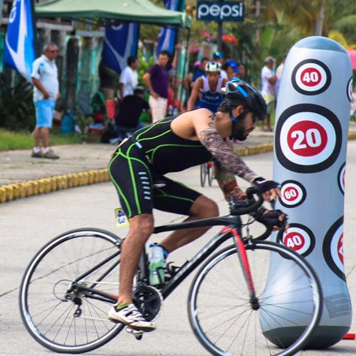 Roger Garcia Photo 46