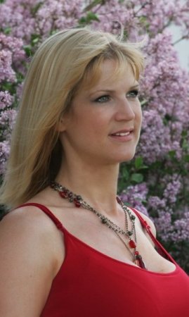 Amy Carlson Photo 40