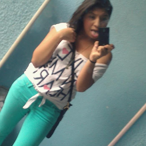 Michelle Benitez Photo 28