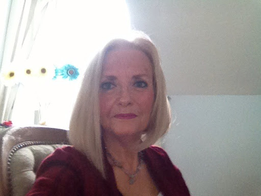 Julie Gamble Photo 26