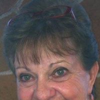 Linda Bromley Photo 14