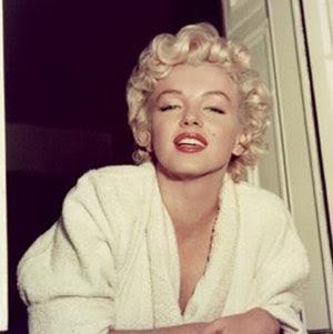 Julia West Photo 35