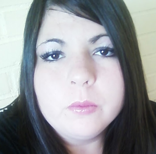 Karen Vega Photo 15