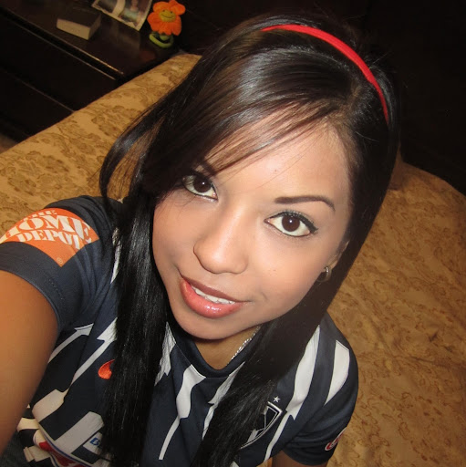 Cynthia Flores Photo 30