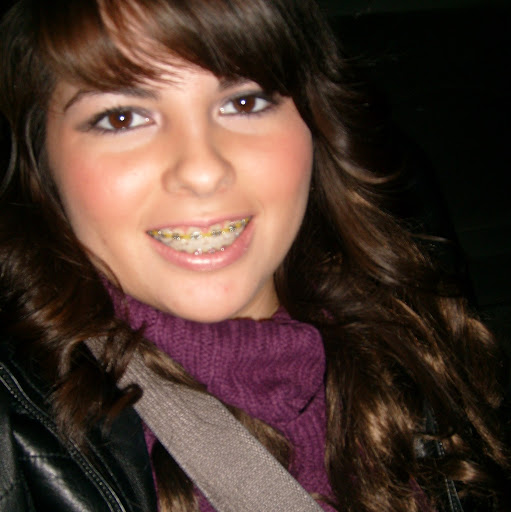 Elizabeth Love Photo 7