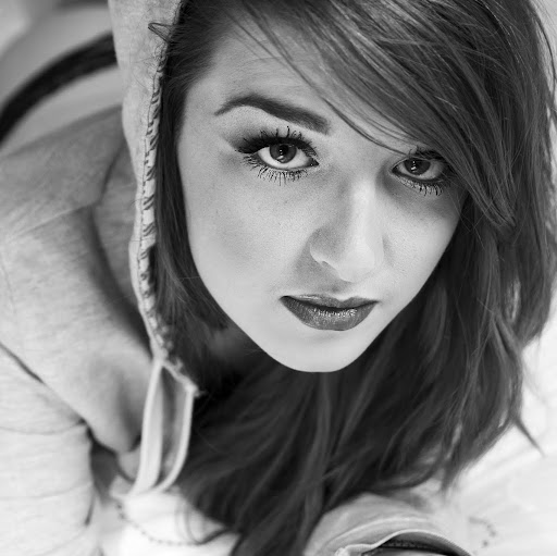 Stephanie Cornwell Photo 25