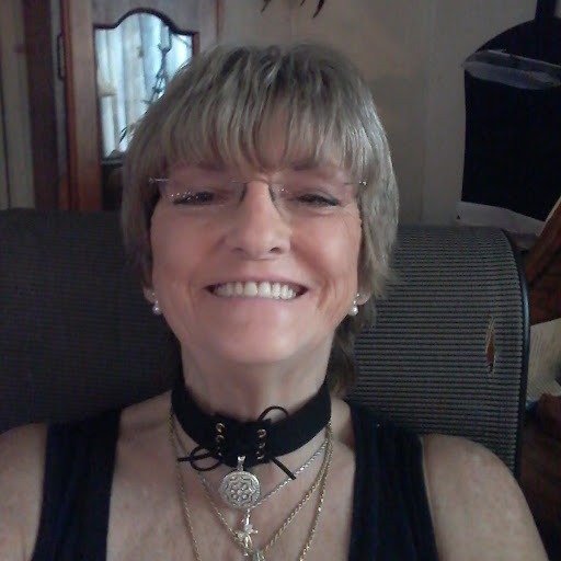 Sandy Oliver Photo 15