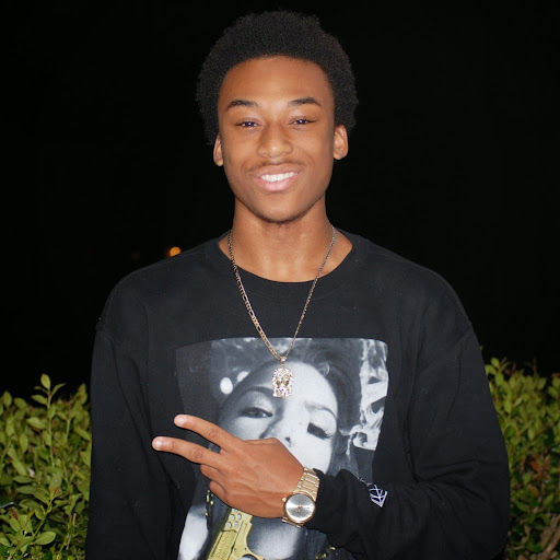 Derrick Dozier Photo 4